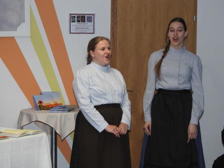 Svetovni dan knjige obeležili s cvenskimi kulturniki in predstavitvijo knjige Moje srčne domislice avtorice Olge Majcen 6